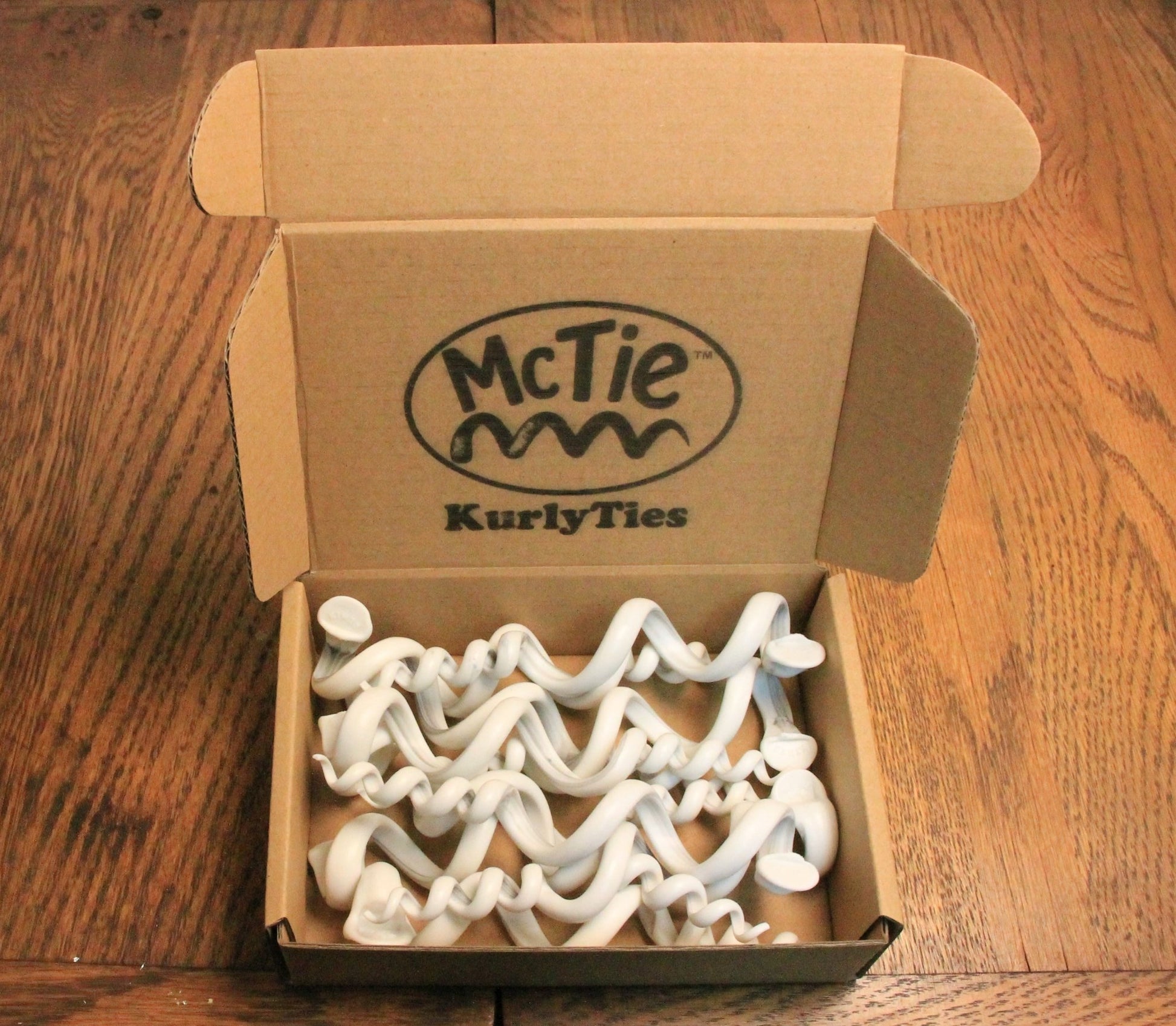 Medium Kurlyties - The Guitar Man, white, box of 10