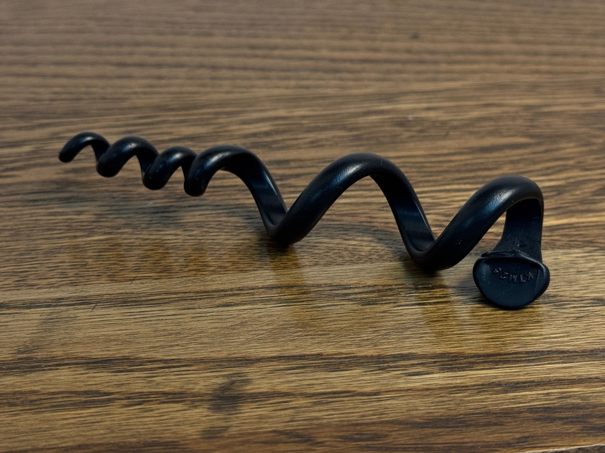 Medium Kurlyties - The Guitar Man, black, unwrapped