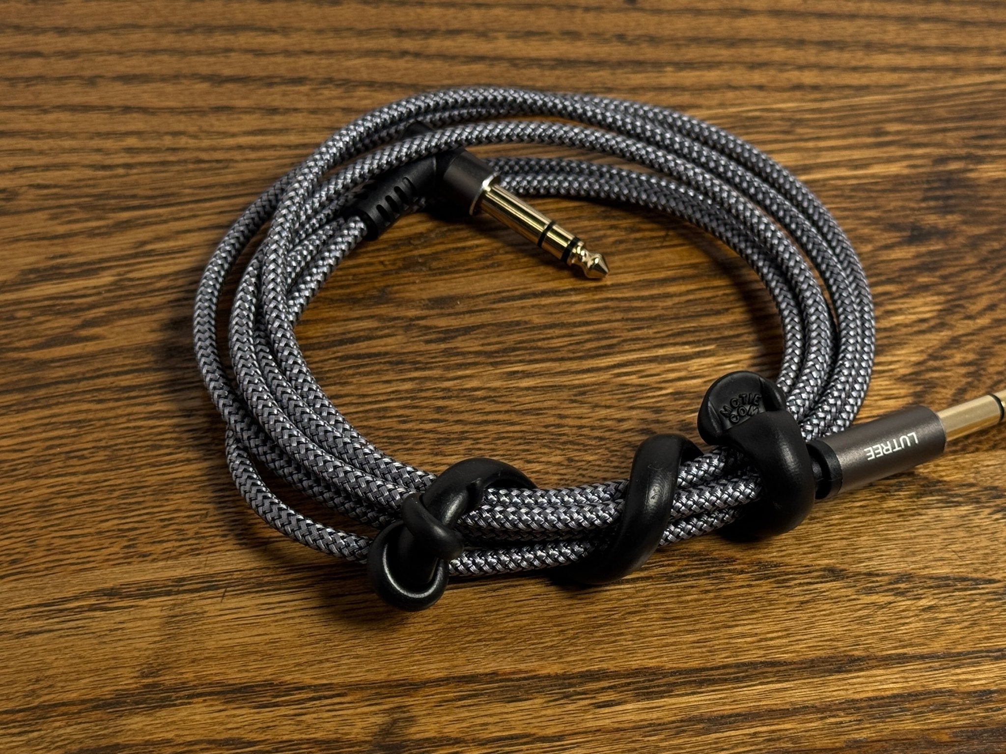 Medium Kurlyties - The Guitar Man, black, wrapped