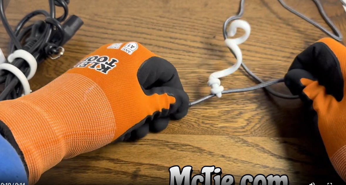 Medium Kurlyties - The Guitar Man, white, how to anchor